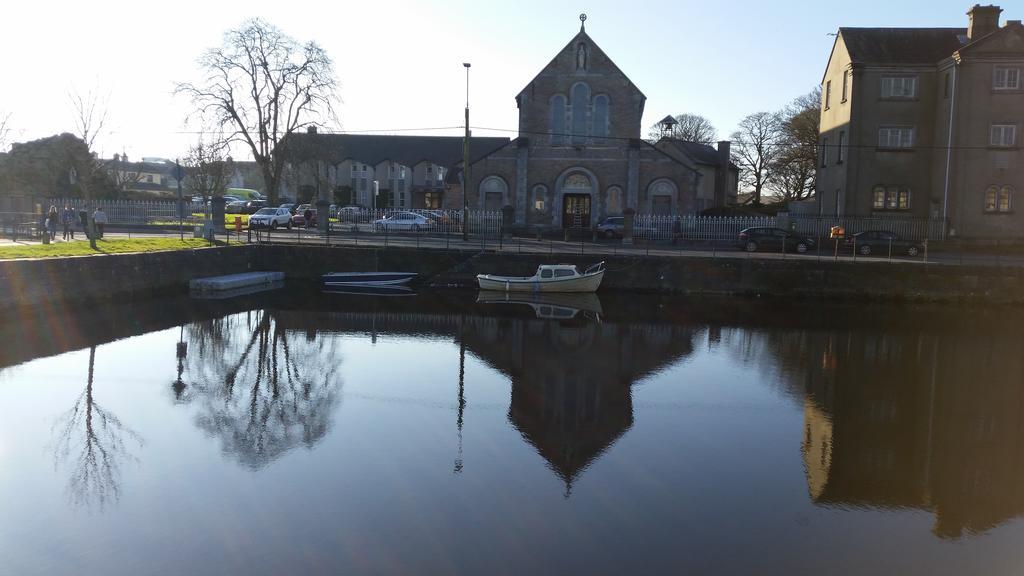 Frank'S Villa Galway Bagian luar foto
